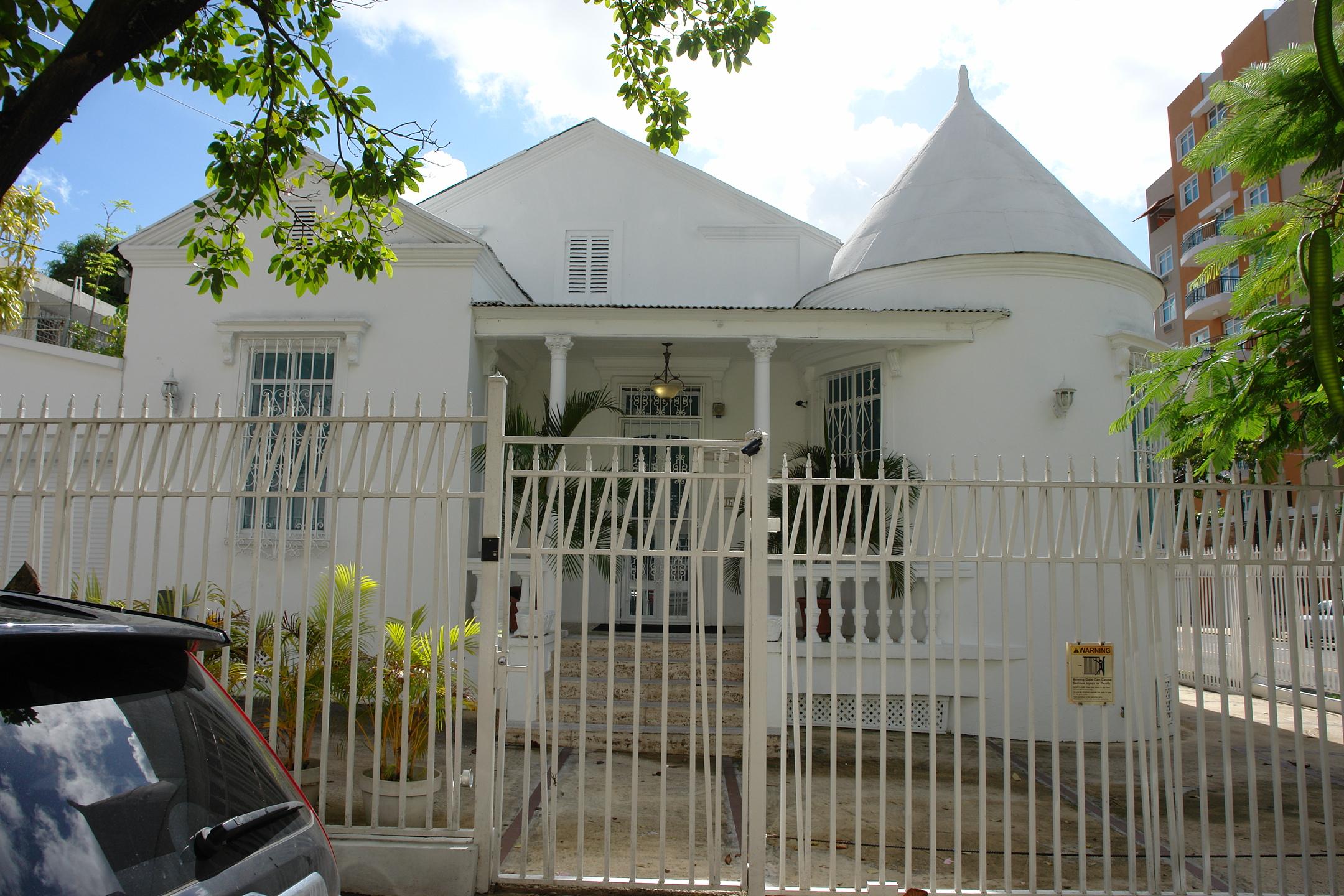 Casa en la calle Unión 669 esquina Avenida Fernández Juncos - San Juan (Miramar) - 2011 00006